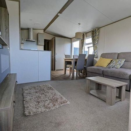 Beautiful Pet Friendly Southerness Caravan With Sea View & Decking Area Mainsriddle Екстер'єр фото