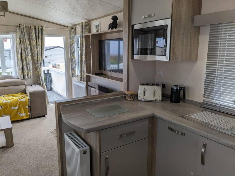 Beautiful Pet Friendly Southerness Caravan With Sea View & Decking Area Mainsriddle Екстер'єр фото
