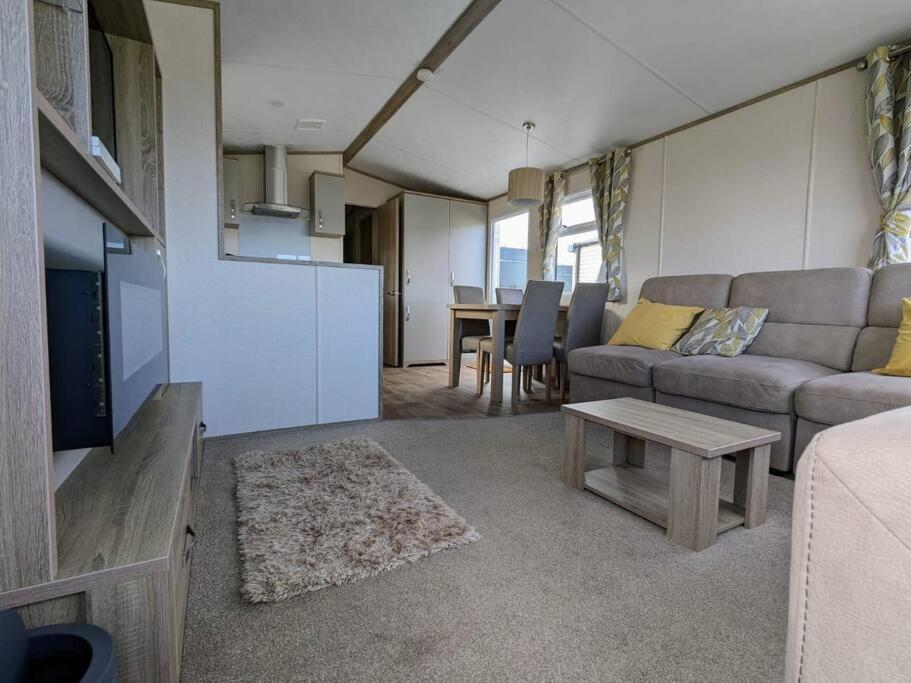 Beautiful Pet Friendly Southerness Caravan With Sea View & Decking Area Mainsriddle Екстер'єр фото
