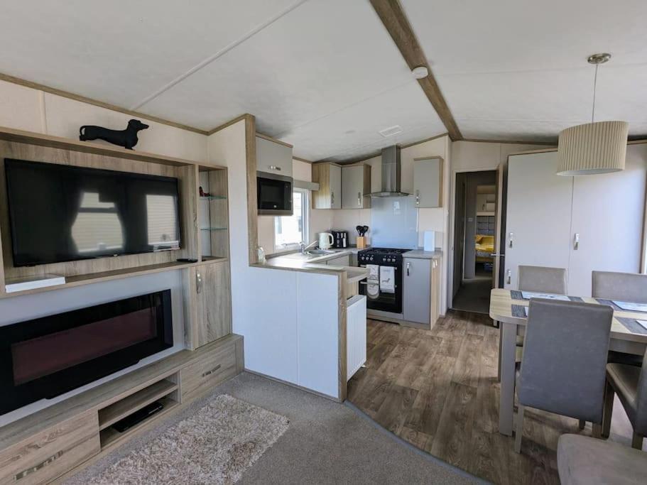 Beautiful Pet Friendly Southerness Caravan With Sea View & Decking Area Mainsriddle Екстер'єр фото