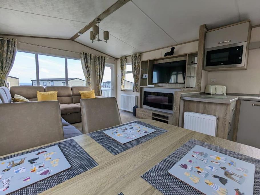 Beautiful Pet Friendly Southerness Caravan With Sea View & Decking Area Mainsriddle Екстер'єр фото