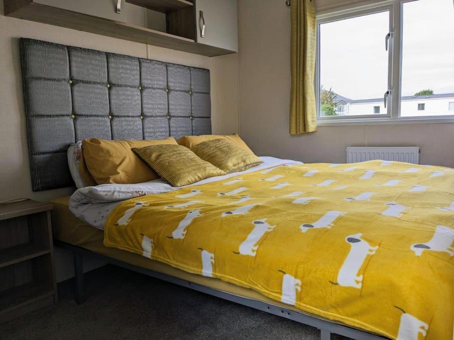 Beautiful Pet Friendly Southerness Caravan With Sea View & Decking Area Mainsriddle Екстер'єр фото