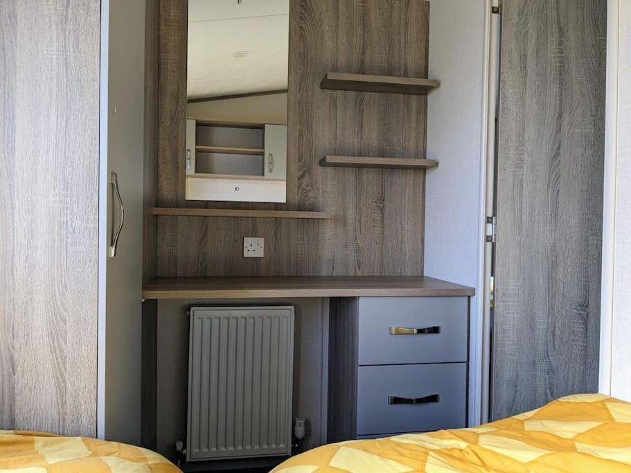 Beautiful Pet Friendly Southerness Caravan With Sea View & Decking Area Mainsriddle Екстер'єр фото