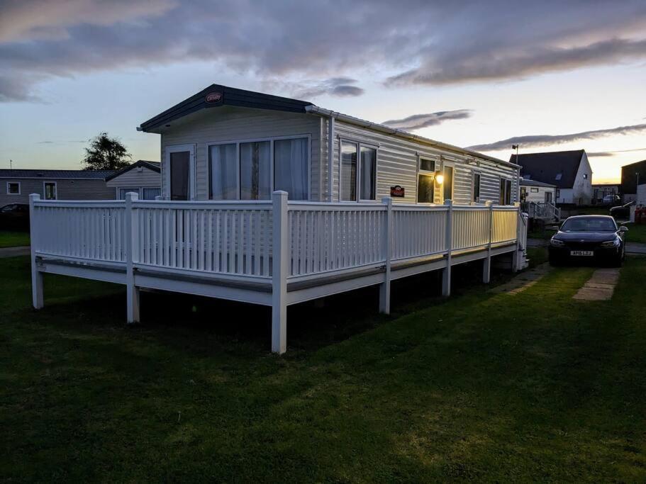 Beautiful Pet Friendly Southerness Caravan With Sea View & Decking Area Mainsriddle Екстер'єр фото