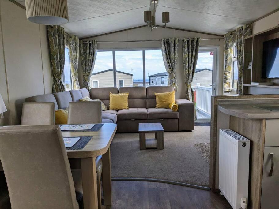 Beautiful Pet Friendly Southerness Caravan With Sea View & Decking Area Mainsriddle Екстер'єр фото