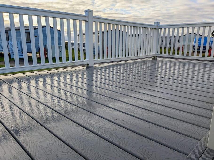 Beautiful Pet Friendly Southerness Caravan With Sea View & Decking Area Mainsriddle Екстер'єр фото